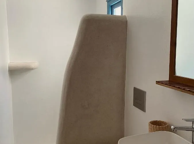 Blue In Naxos אורחן